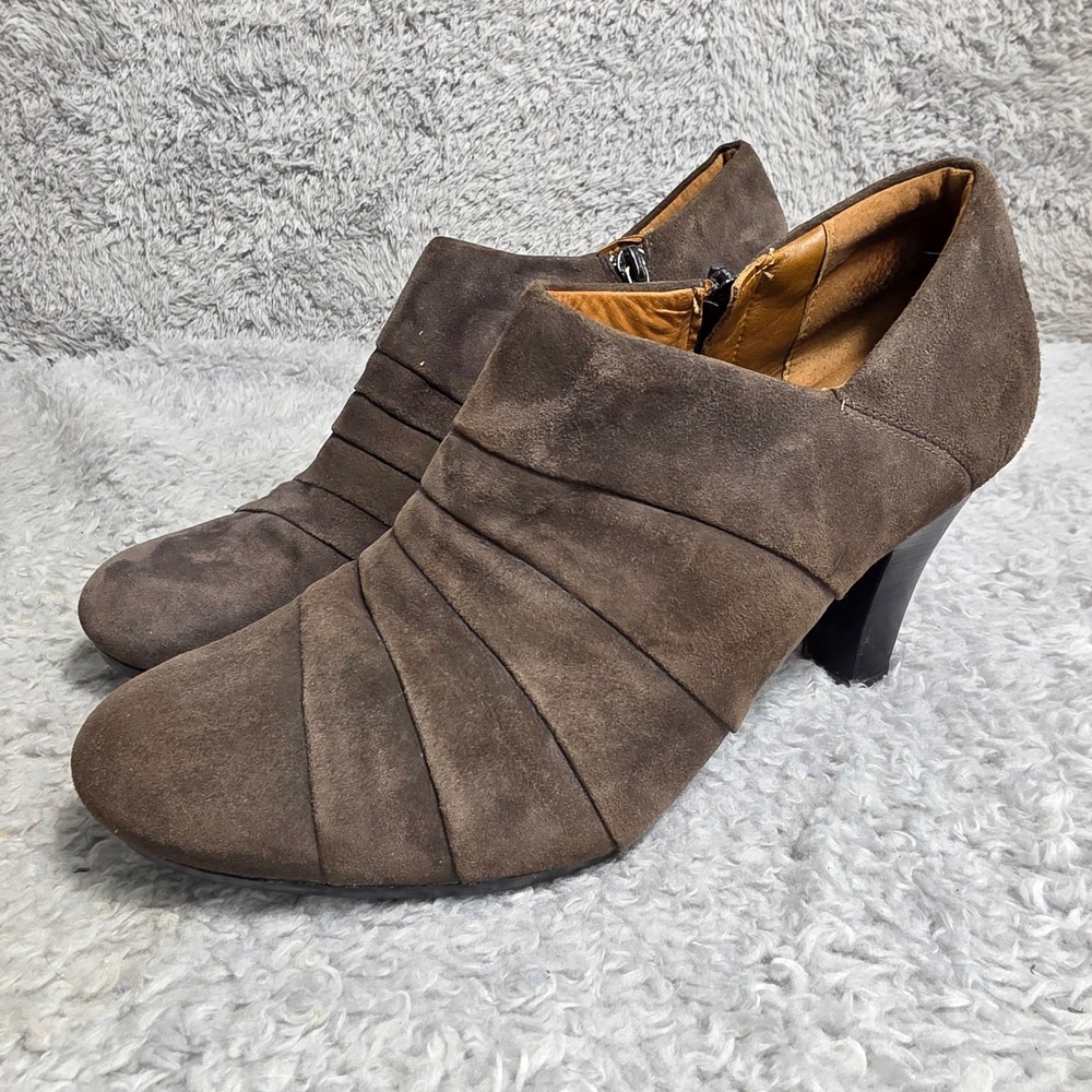Clarks Artisan Suede Pleated Shooties‎ Heeled Shoes Brown Womens 9.5M Excellent